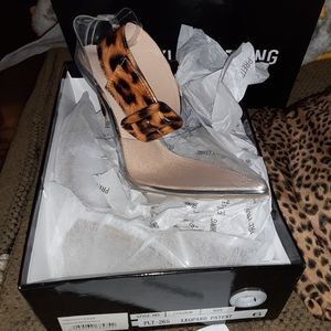Shoes  size 6